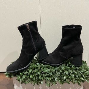 Marc Fisher Rodana Black Suede Block Heeled Ankle Boots Size 7.5